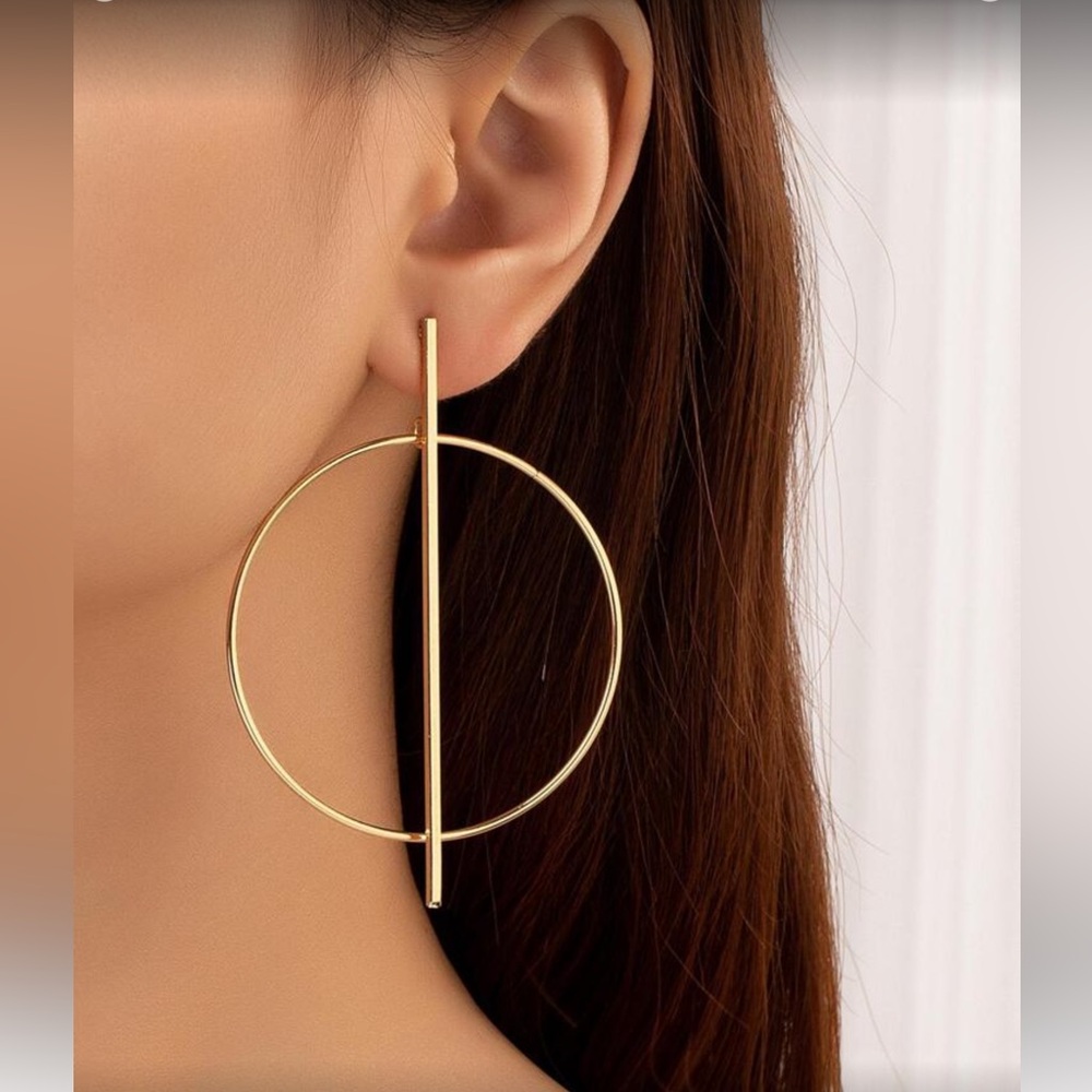 Elegant Gold Geometric Stud Earrings